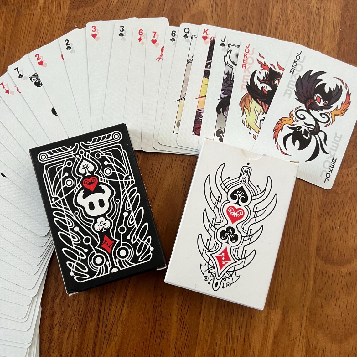 Hollow Knight 표준 포커 카드 세트 흑백 카 - Board Game Movie 리뷰 및 가격